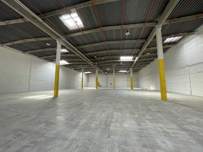 Location Local d'activités 4 190 m²