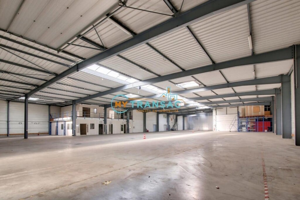 Location Local d'activités 3 384 m² - Photo 1
