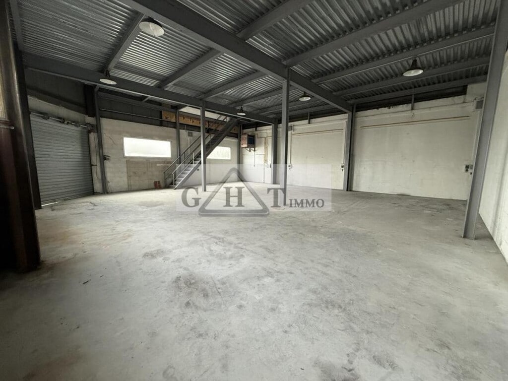 Location Entrepôt 220 m² à 520 m² - Photo 1