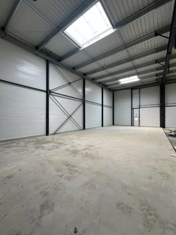 Vente Local d'activités 405 m² à 1 756 m²