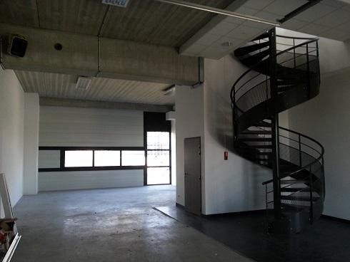 Location Entrepôt 231 m² - Photo 1