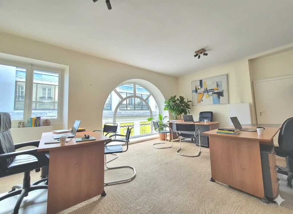 Location Bureaux 55 m² - Photo 1
