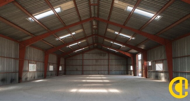 Location Local d'activités 1 300 m²
