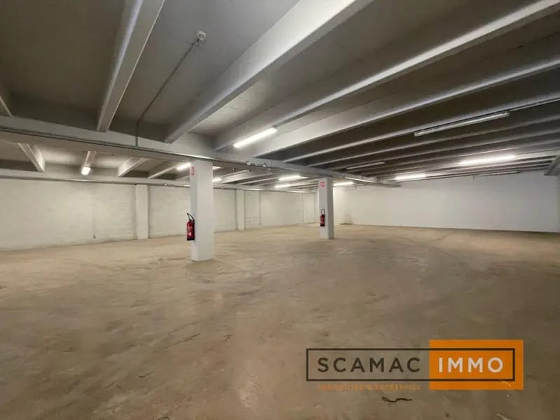 Location Entrepôt 670 m² - Photo 1