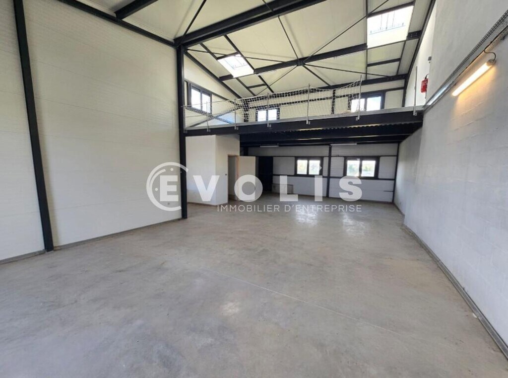 Location Local d'activités 208 m² - Photo 1