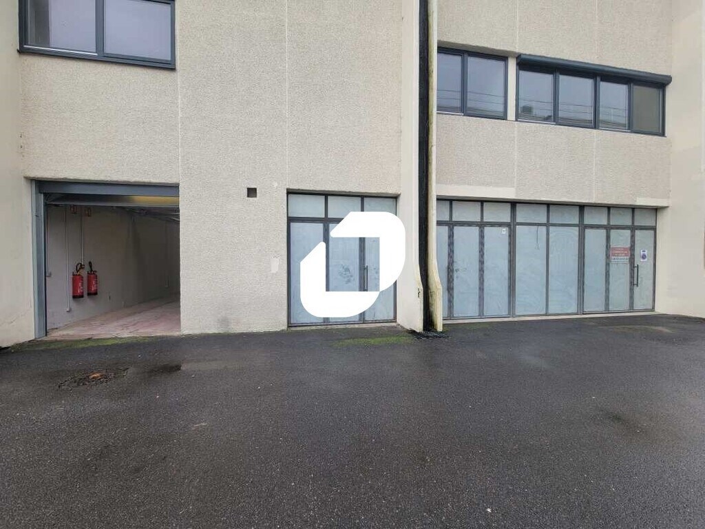 Location Local d'activités 669 m² - Photo 1