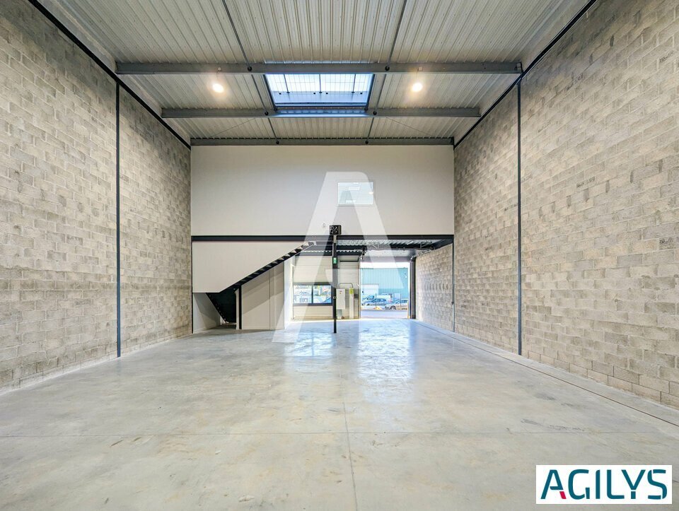 Location Local d'activités 292 m² - Photo 1