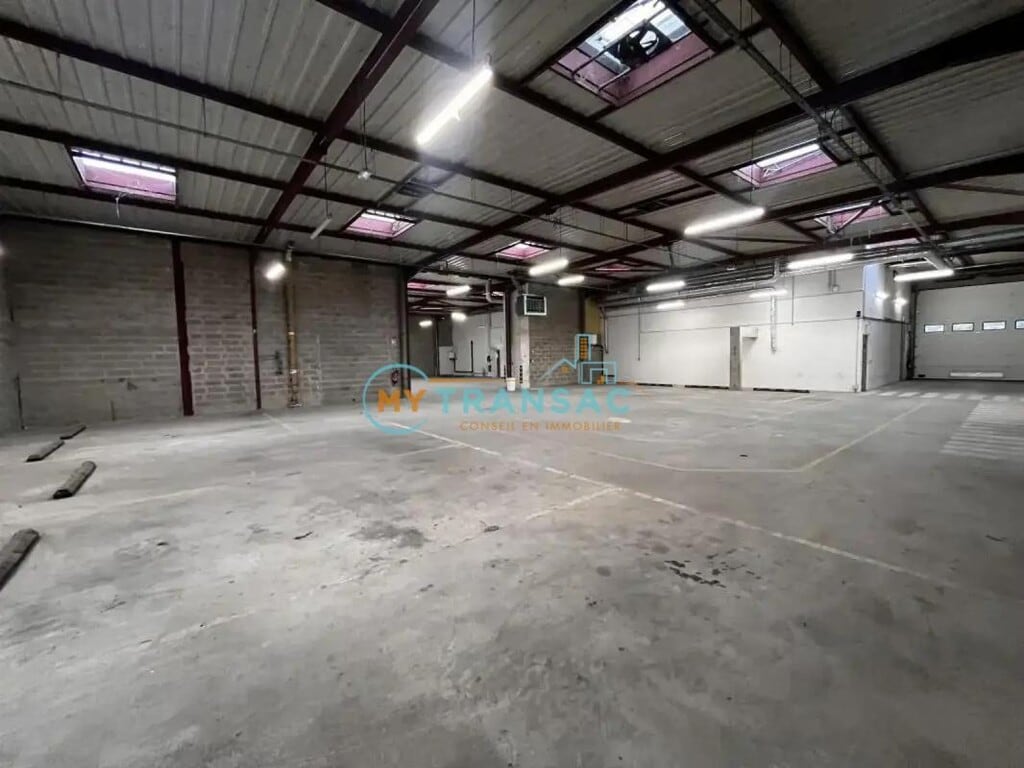 Location Local d'activités 1 730 m² - Photo 1