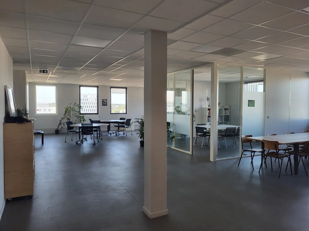 Location Bureaux 340 m² - Photo 1
